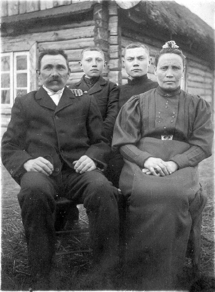 Пауль с родителями и братом